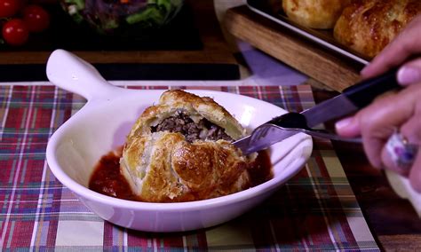 cheesy-mega-meatballs-in-puff-pastry-jan-datri image