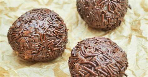 chocolate-orange-truffles-with-coconut-tinned image