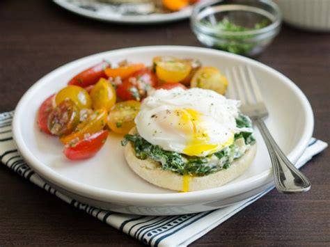 quick-healthy-eggs-florentine-recipe-cook-smarts image