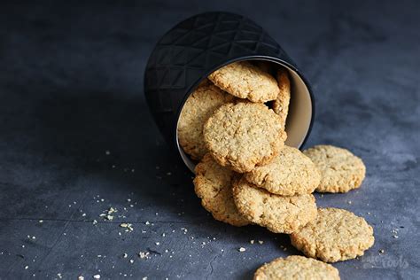 swedish-havreflarn-oatmeal-cookies-sugar-free-bake image