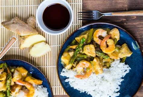 chicken-and-shrimp-curry-recipe-food-fanatic image