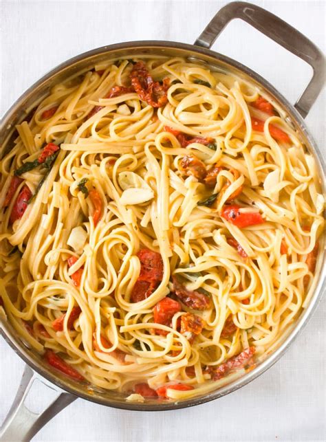 one-pot-pasta-recipe-linguine-with-roasted-red-peppers image