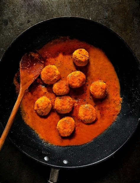 chicken-kofta-curry-indian-chicken-meatballs-curry image