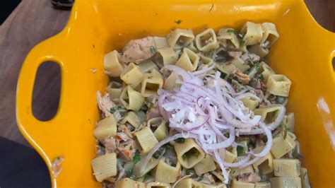 canned-tuna-recipe-sicilian-tuna-pasta-rachael-ray image
