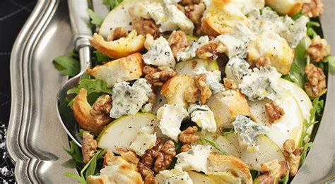 pear-salad-with-rocket-gorgonzola-and-walnuts-fine-dining image