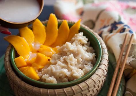 khao-neeo-mamuang-thai-sweet-sticky-rice-with image
