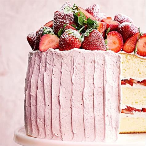 vanilla-sponge-cake-with-strawberry-meringue image