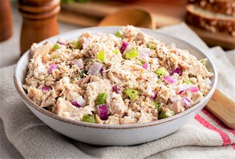 easy-spicy-tuna-salad-recipe-the-leaf-nutrisystem image