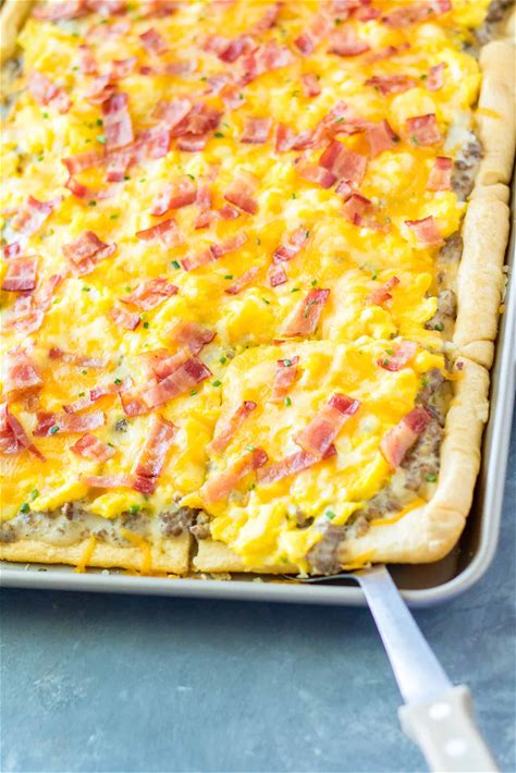 easy-breakfast-pizza-made-with-crescent-rolls-mom-4 image