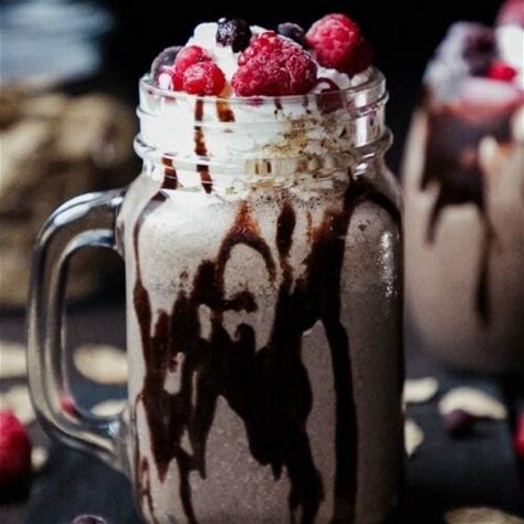 20-boozy-milkshakes-for-adults-only-insanely-good image