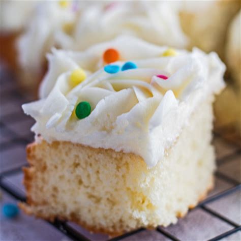 easy-vanilla-tray-bake-vanilla-cake-with-homemade image