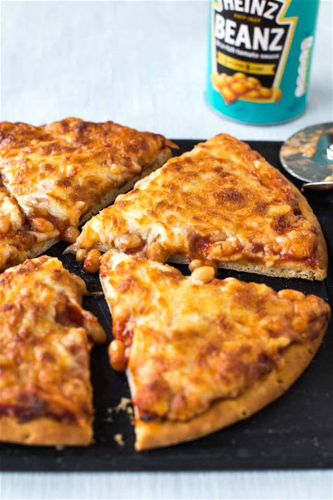 baked-bean-pizza-easy-cheesy-vegetarian image