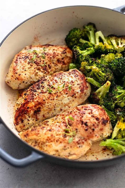 easy-chicken-and-broccoli-skillet-recipe-creme-de-la image