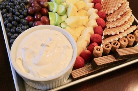 how-to-make-marshmallow-fluff-fruit-dip image