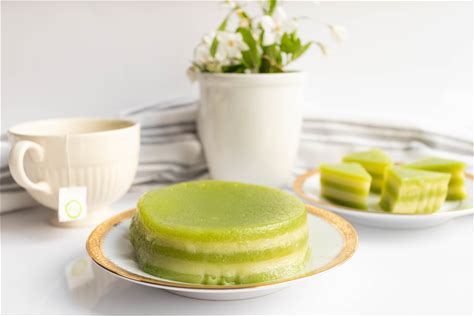 vietnamese-steamed-layer-cake-with-pandan-and image