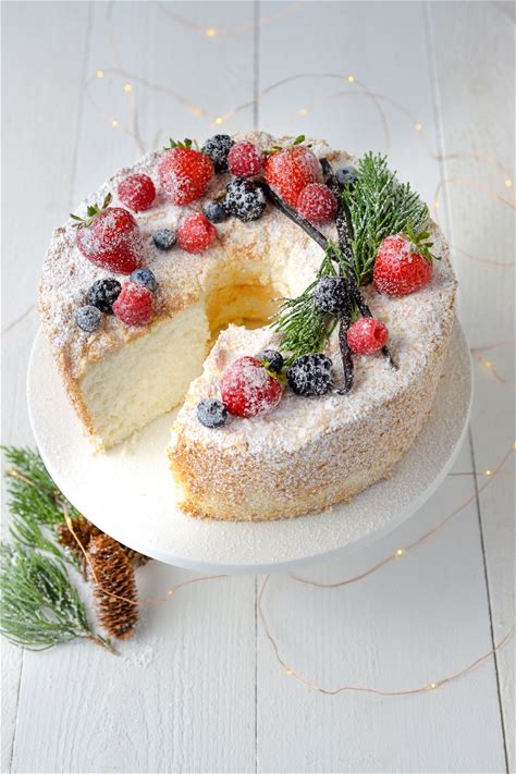 heavenly-angel-food-cake-with-vanilla-bean-crme image
