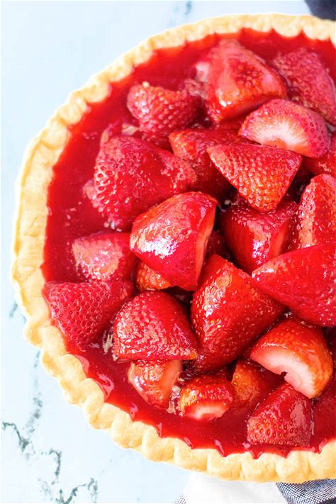 strawberry-pie-mama-loves-food image