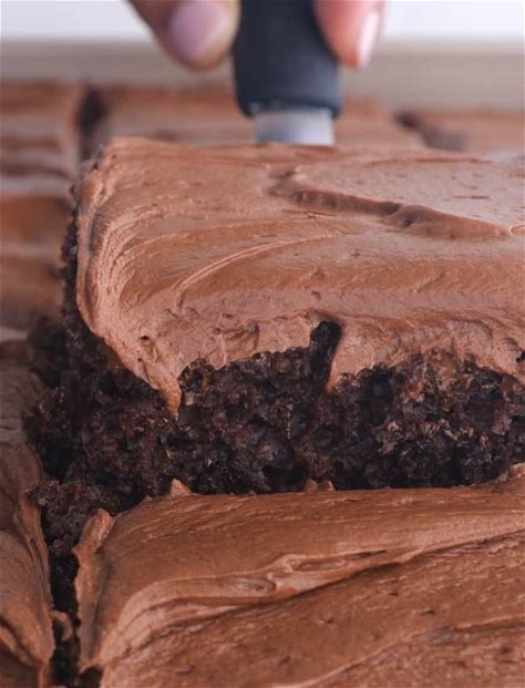 creamy-chocolate-frosting-for-cakes-and-brownies image