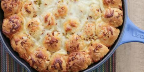 spicy-cheesy-pull-apart-bread-food-network-canada image