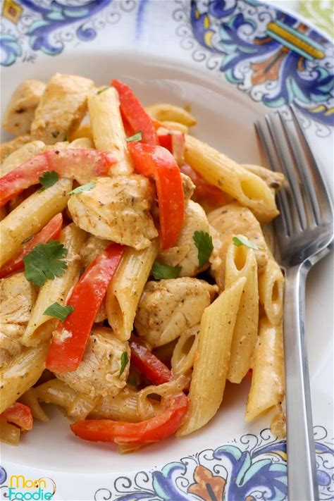 chicken-fajita-pasta-recipe-mom-foodie image