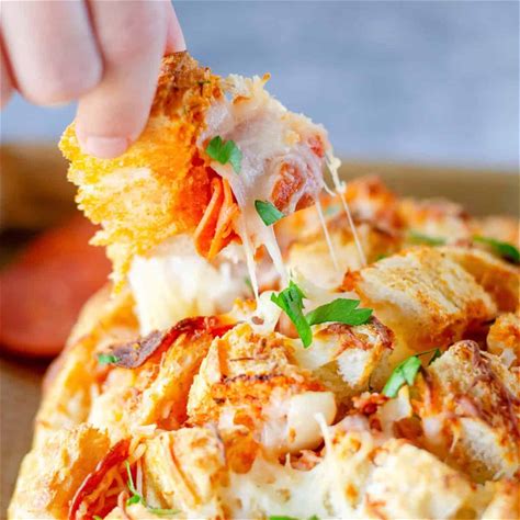 cheesy-pepperoni-pizza-pull-apart-bread-the-country image