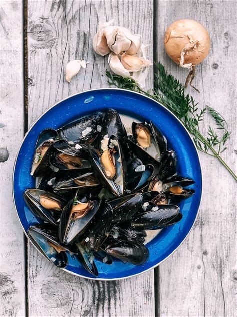 steamed-mussels-from-prince-edward-island-the image