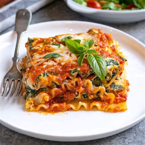 spinach-ricotta-lasagna-easy-vegetarian image