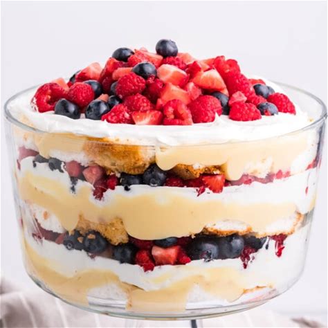 triple-berry-trifle-with-cheesecake-layer-kitchen-divas image