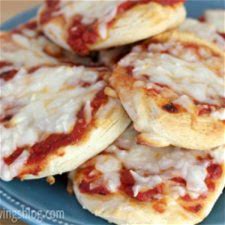 flaky-biscuit-pizzas-biscuit-pizza-recipe-kalyn-brooke image