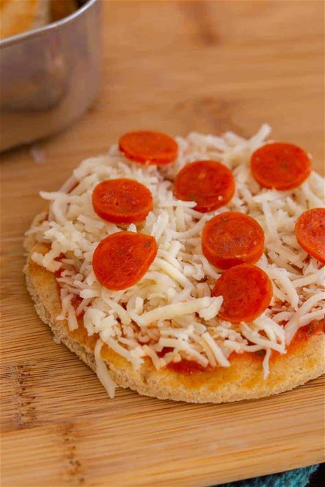 homemade-pizza-lunchables-mind-over-munch image