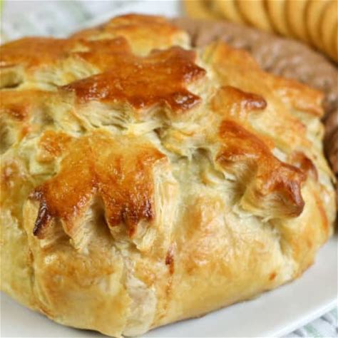 baked-brie-in-puff-pastry-with-apple-cranberry image