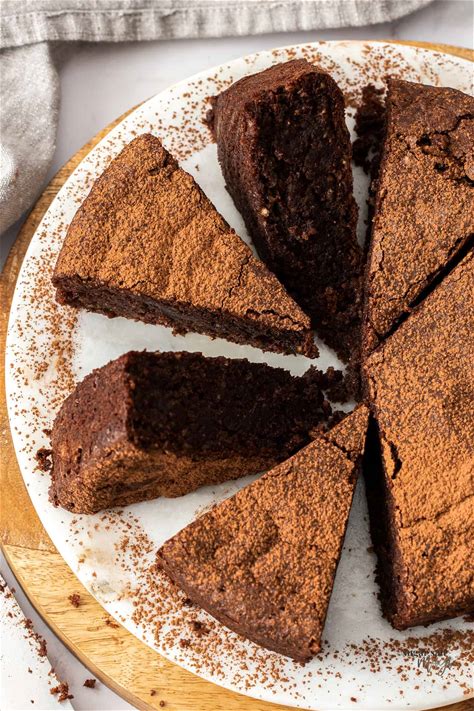 flourless-chocolate-hazelnut-cake-sugar-salt-magic image