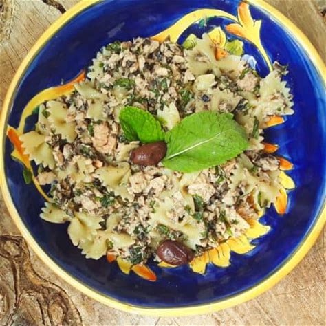 quick-easy-tuna-olive-pasta-salad-for-two-simple image