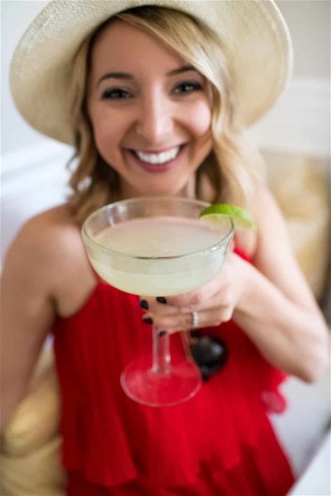 an-easy-guide-on-how-to-make-a-margarita-lexis image