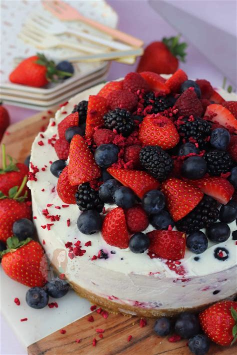 no-bake-summer-berry-cheesecake image