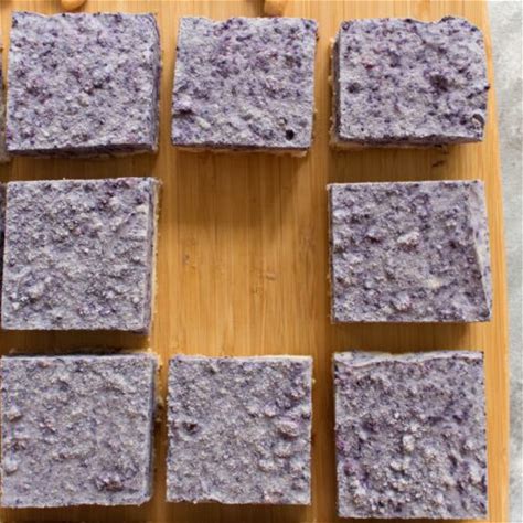 healthy-no-bake-blueberry-vanilla-cashew-bars image