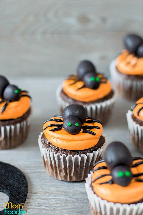 spider-cupcakes-halloween-cupcakes-with-edible image