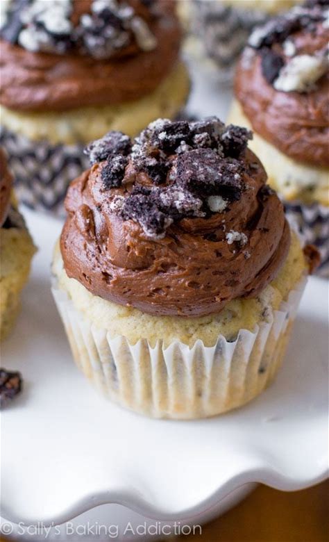 cookies-cream-cupcakes-with-chocolate-frosting image