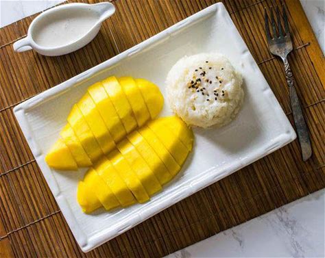 thai-mango-with-sticky-rice-recipe-sidechef image