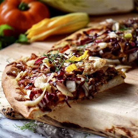 salad-pizza-with-endive-fennel-and-radicchio-she image