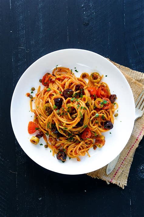 whole-wheat-spaghetti-with-puttanesca-sauce image