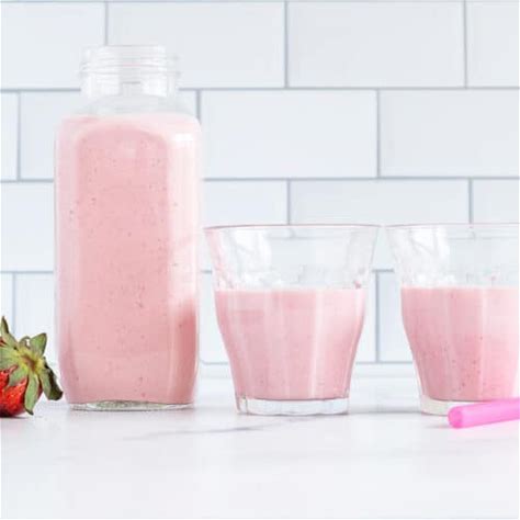 strawberry-smoothie-recipe-with-yogurt-yummy image