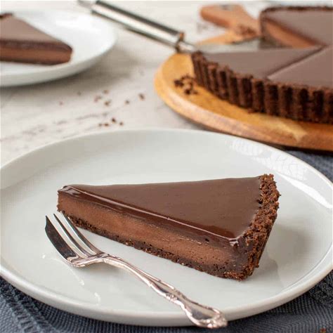 chocolate-tart-with-chocolate-ganache image