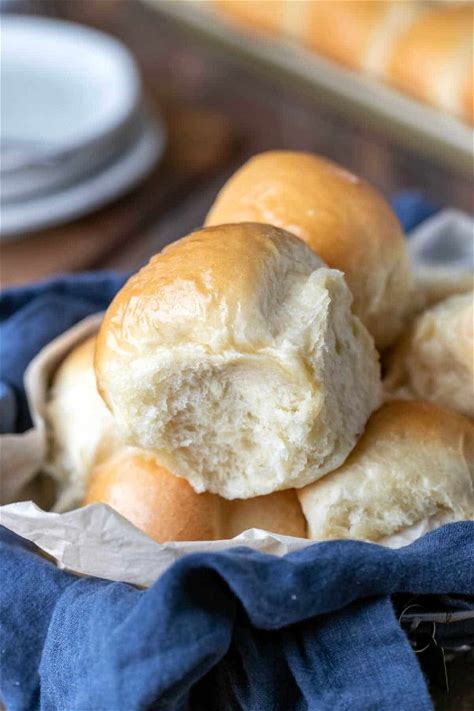 best-fluffy-dinner-rolls-i-heart-eating image