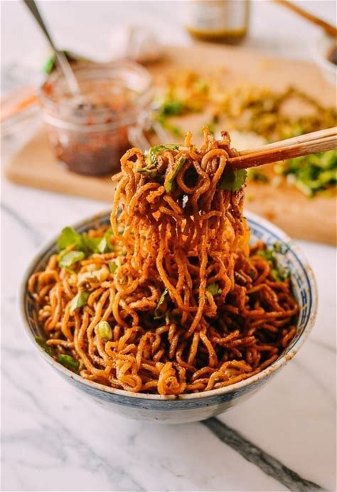 hot-dry-noodles-re-gan-mian-热干面-the-woks-of image