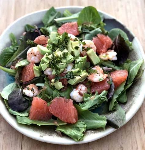 easy-healthy-shrimp-grapefruit-salad-simple image