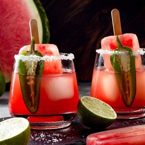 25-easy-alcoholic-popsicles-boozy-ice-pops-for-summer image