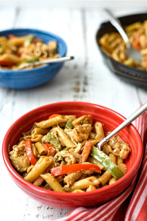 chicken-and-peppers-in-white-sauce-bunnys-warm image