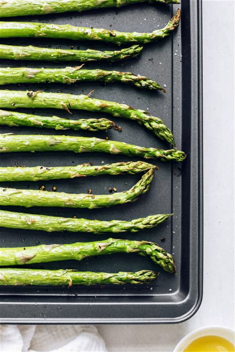 perfect-roasted-asparagus-minimalist-baker image