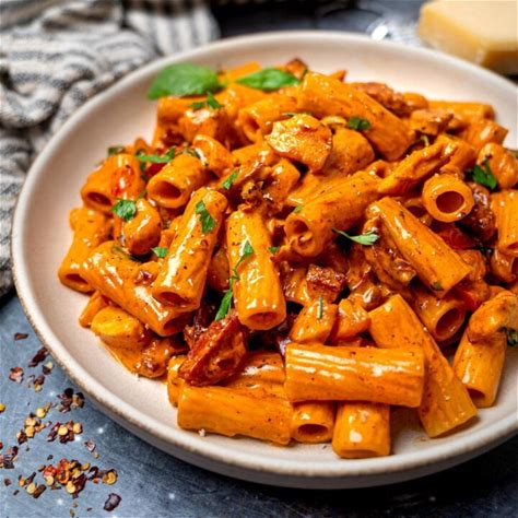 creamy-chicken-and-chorizo-pasta-skinny-spatula image